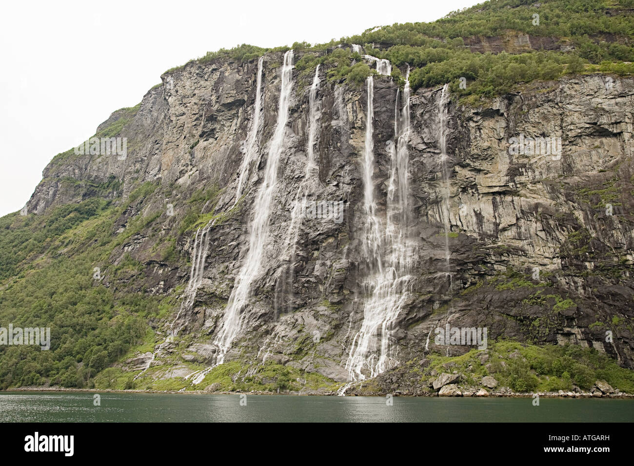 Sieben schwestern wasserfall norwegen -Fotos und -Bildmaterial in hoher  Auflösung – Alamy