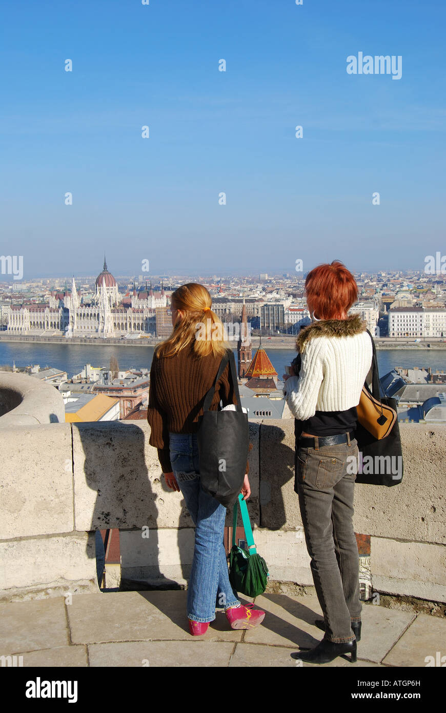 Blick auf die Stadt von der Fischerbastei, das Burgviertel, Buda, Budapest, Ungarn Stockfoto