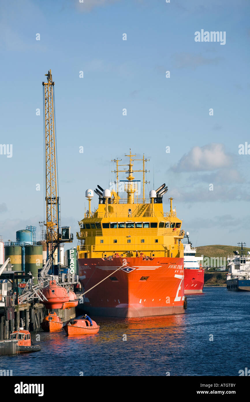 [Viking dynamisch], Offshore-Versorgungsschiff am Stadthafen von Aberdeen, Aberdeenshire, Schottland, Vereinigtes Königreich Stockfoto