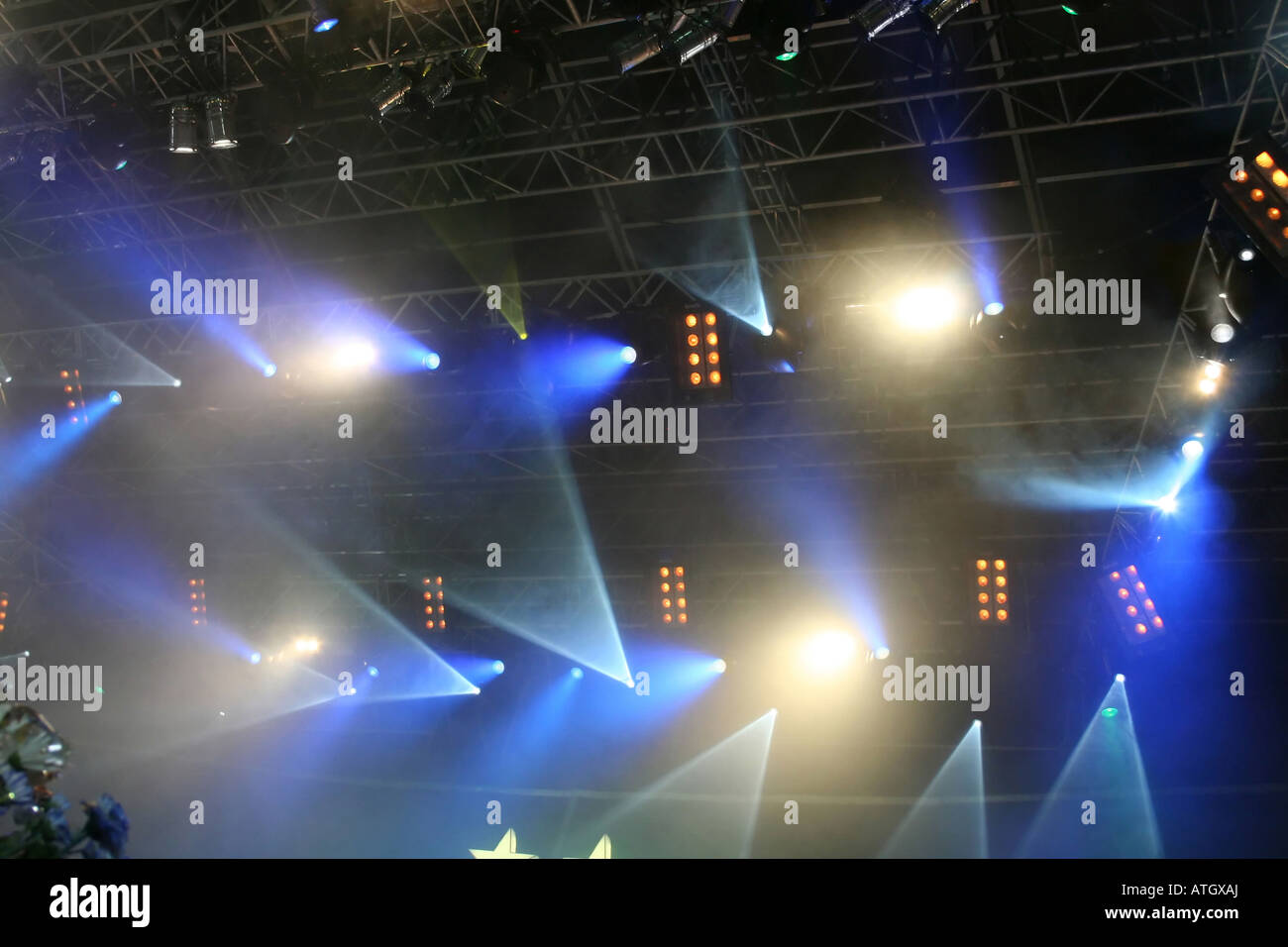Bunte Bühnenbeleuchtung in der show Stockfoto