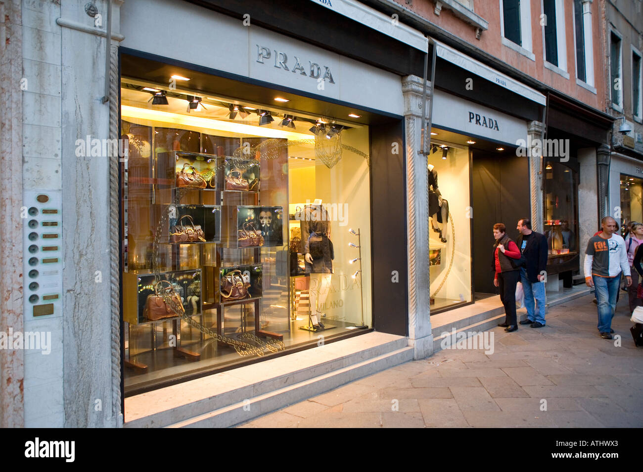 Prada-Geschäft in Venedig Italien Stockfotografie - Alamy