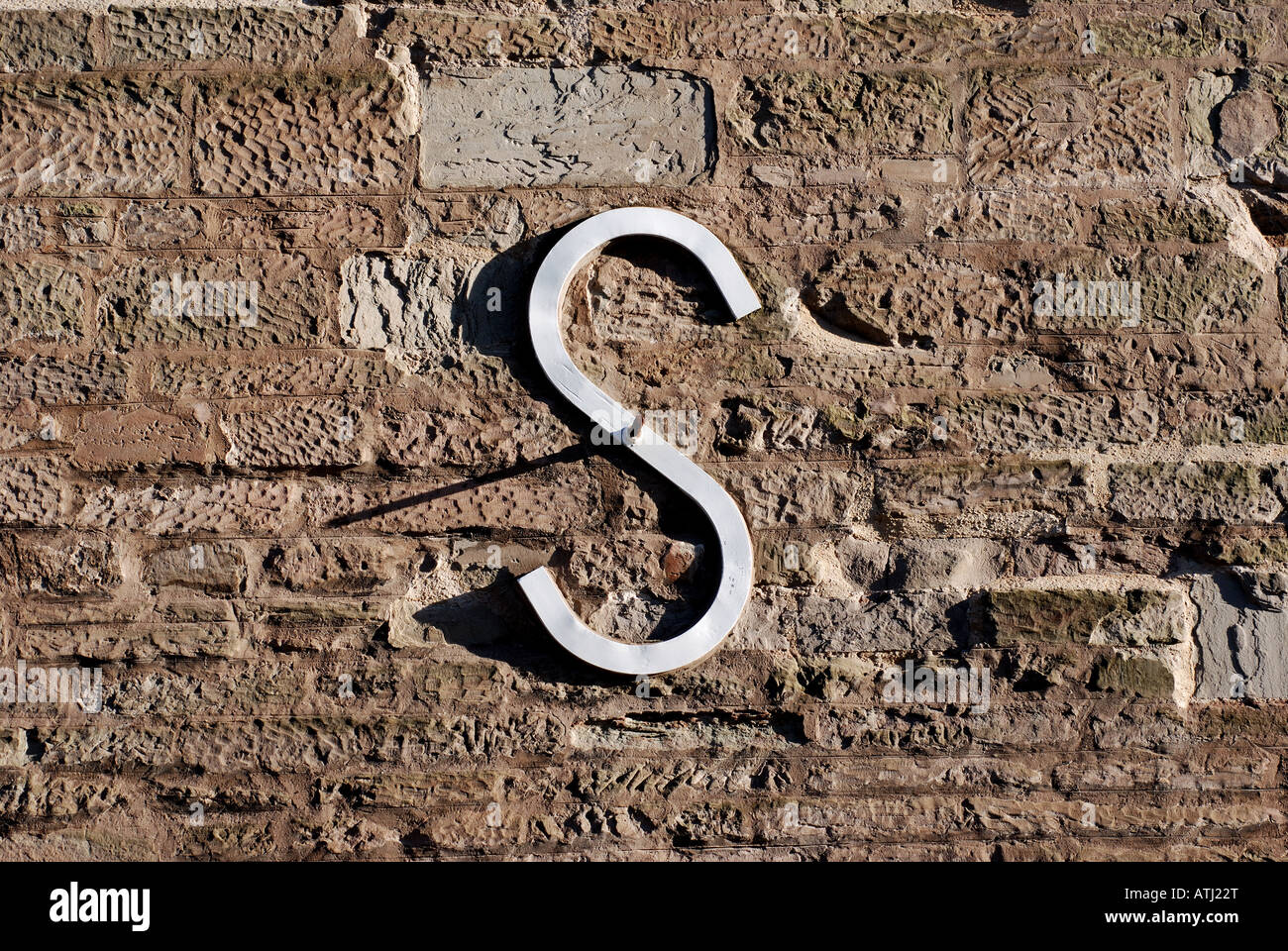 Buchstaben S förmige Wandbewehrung, Abbotsford Gebäude, Warwick, Warwickshire, England, UK Stockfoto