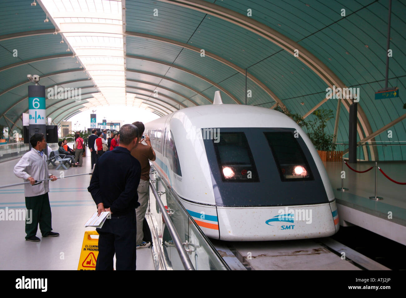 Der Maglev Zug Magnetschwebebahn Transport in Shanghai. Stockfoto