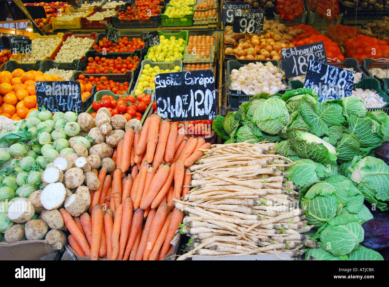Obst und Gemüse stand die große Markthalle, Pest, Budapest, Ungarn Stockfoto