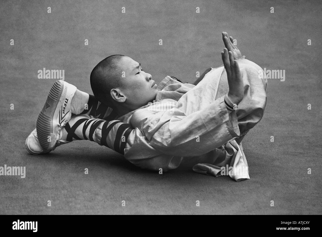Shaolin Mönche in Aktion Henan CHina Stockfoto