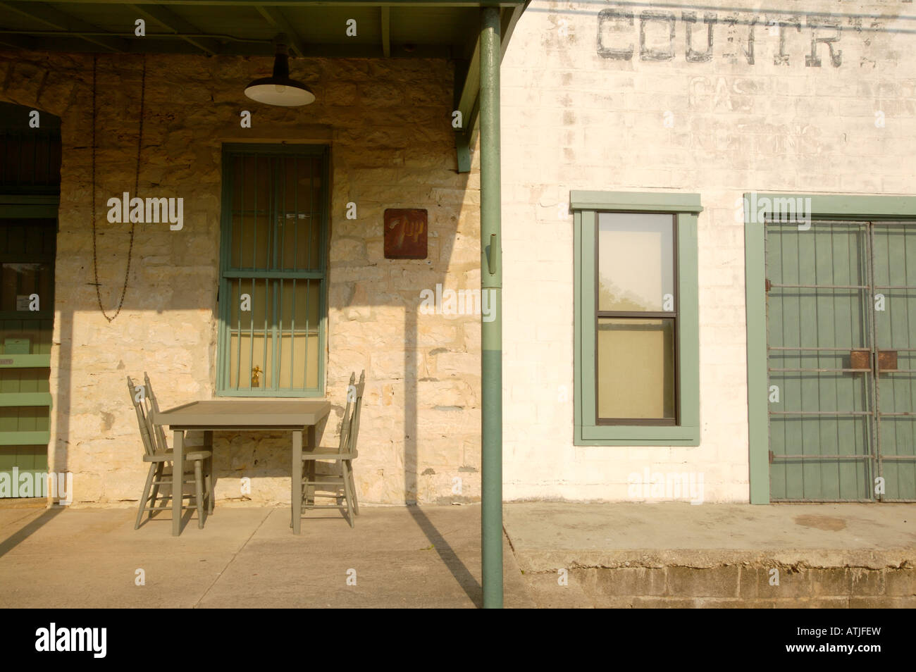 Alten Gemischtwarenladen auf Treibholz Texas südwestlich von Austin Texas Hill Country gebaut im 19. Jahrhundert aus Blöcken von native Stockfoto