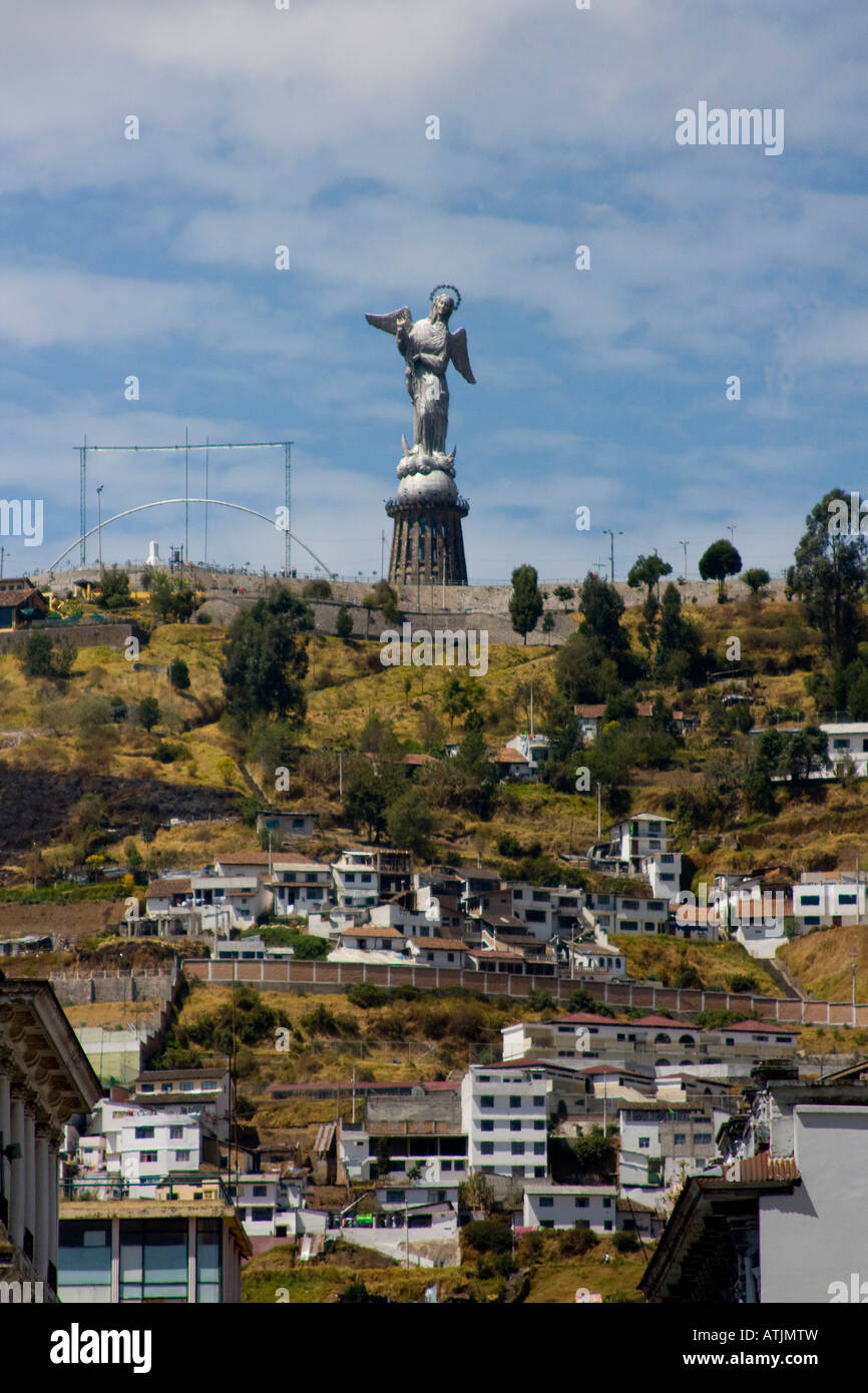 Die Statue des Engels von Quito Virgen del Panecillo dominiert über der Hauptstadt auf Cerro Panecillo Hügel Pichincha Stockfoto