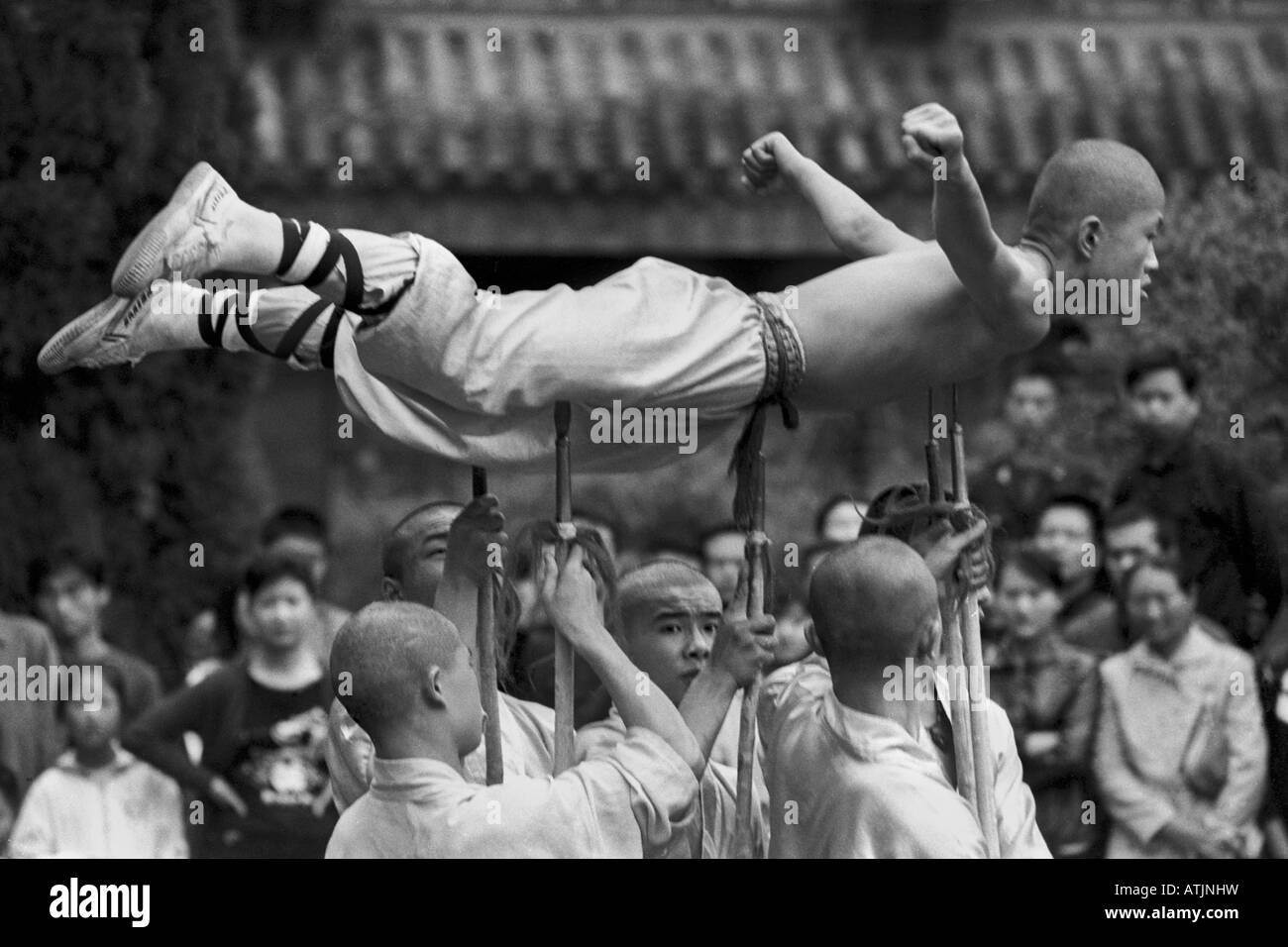 Shaolin Mönche führen in Henan China Stockfoto