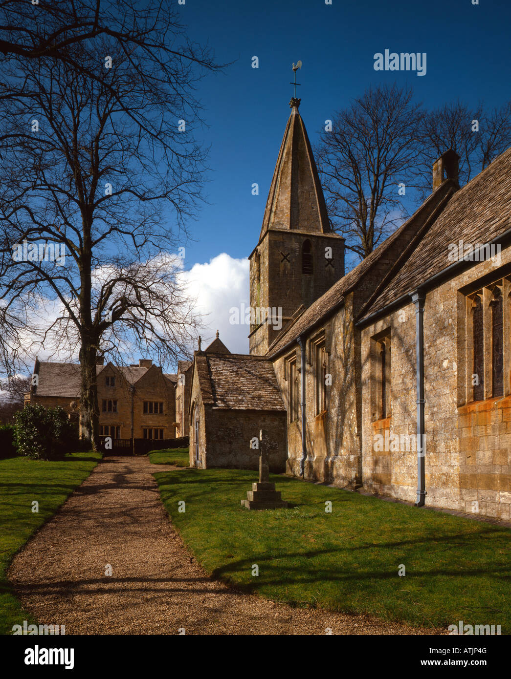 Notgrove Kirche und Herrenhaus, Gloucestershire, UK. Stockfoto