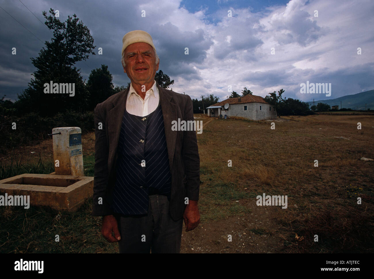 Arbeitslose Bauern im Dorf, Feld, Porträt, Kukes, Albanien, Südosteuropa Stockfoto