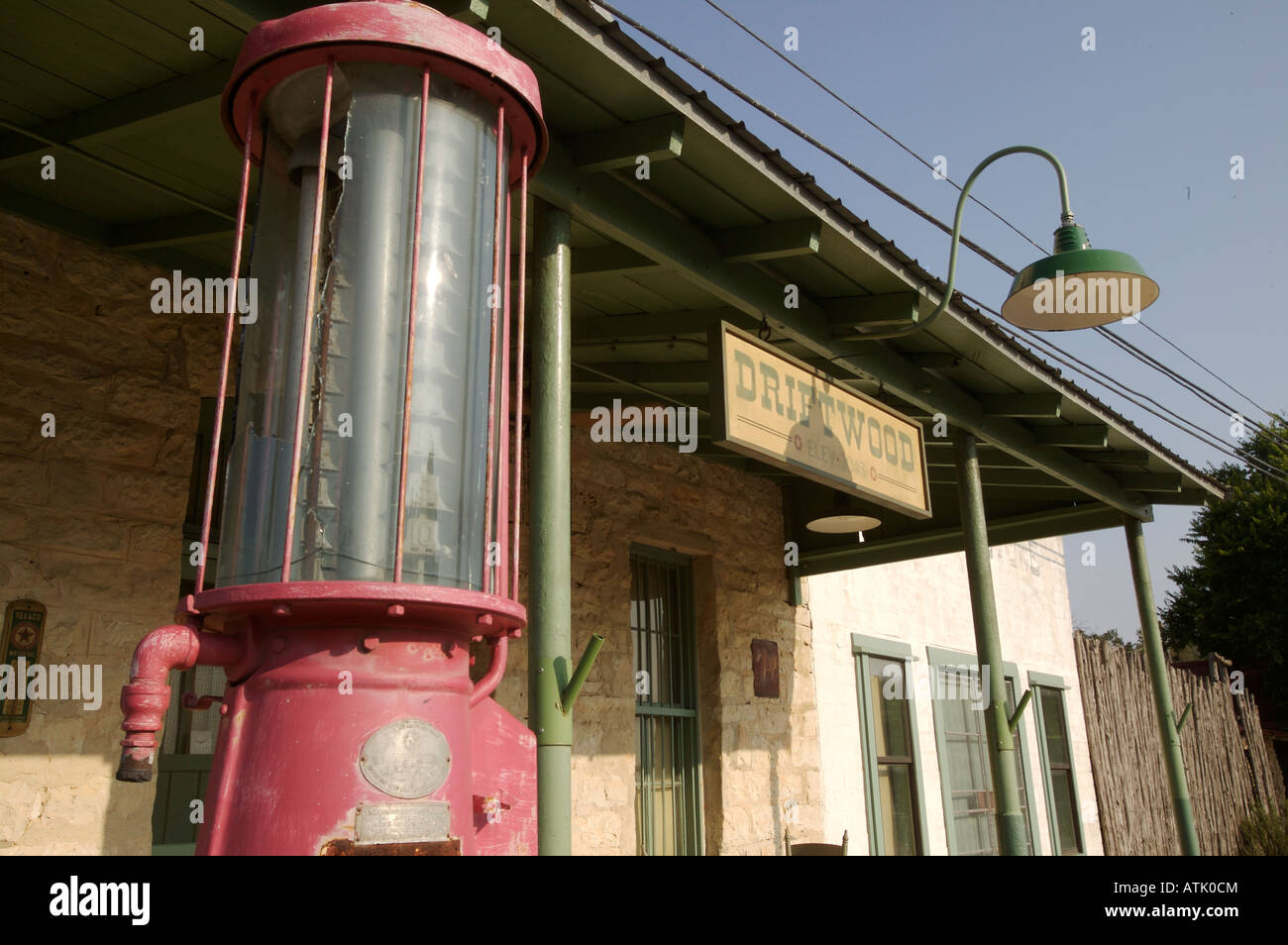 Alten Gemischtwarenladen auf Treibholz Texas Southwet von Austin Texas Hill Country gebaut im 19. Jahrhundert aus Blöcken von native Stockfoto