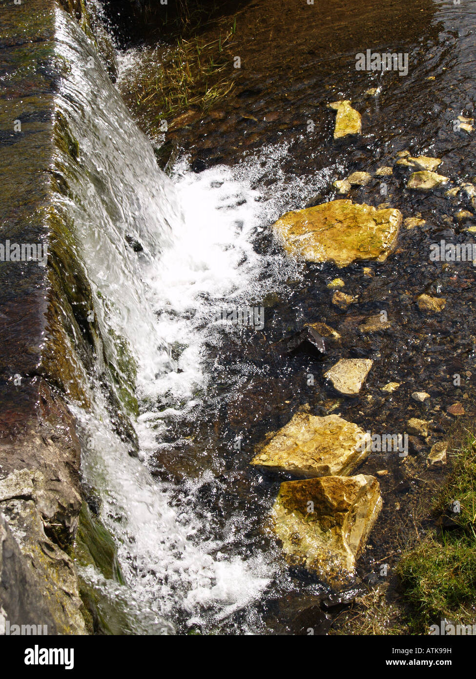 Wasserfall viktorianischen Reservoir dam Schleuse Strom Stockfoto