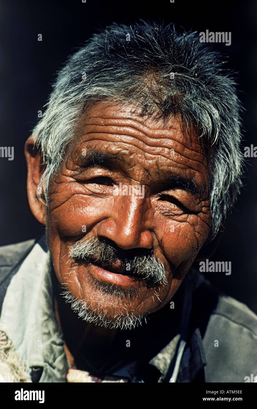 73 reißen alten Gurung oder Gurka Soldat in Nepal Stockfoto