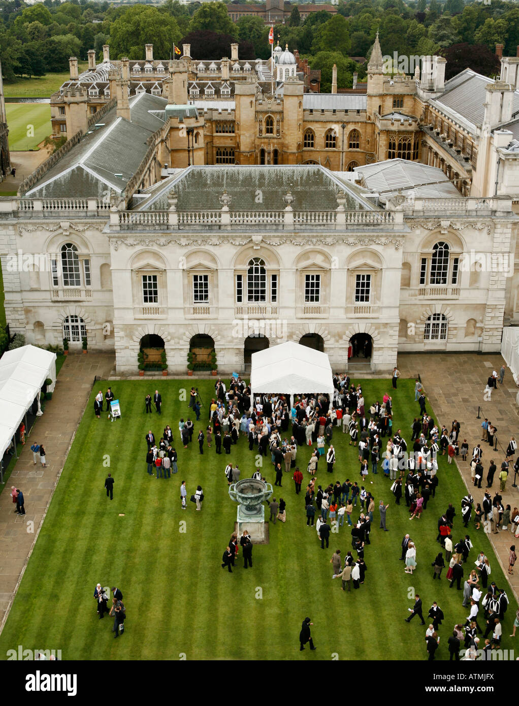 Senat Haus rasen gesehen vom Grossen St. Marys Turm auf Graduation Day Stockfoto