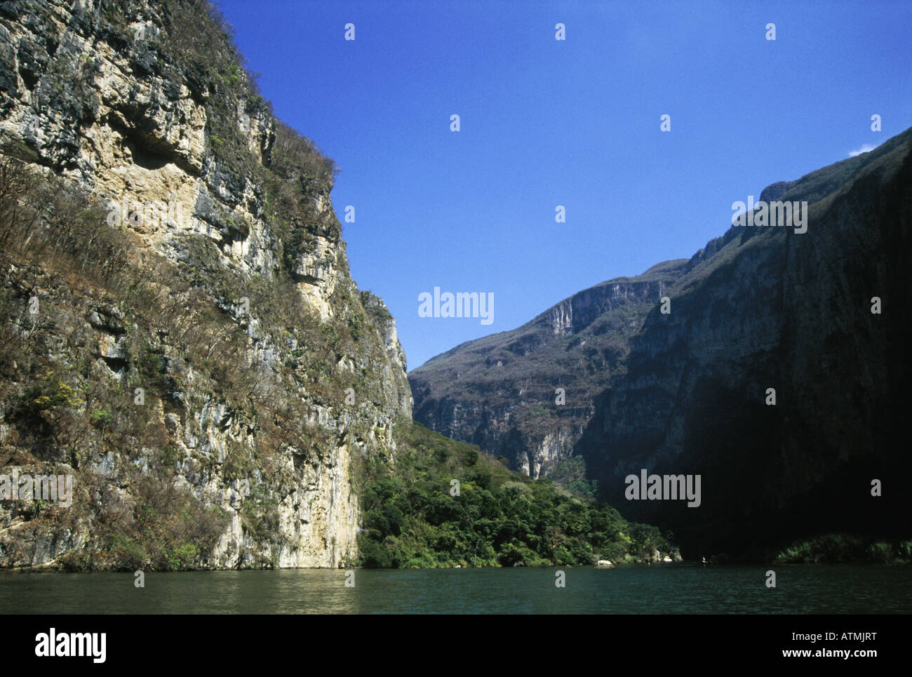 Canon del Sumidero Rio Grijalva GrandeSteep Klippe Canyon Wände Fluss Stockfoto