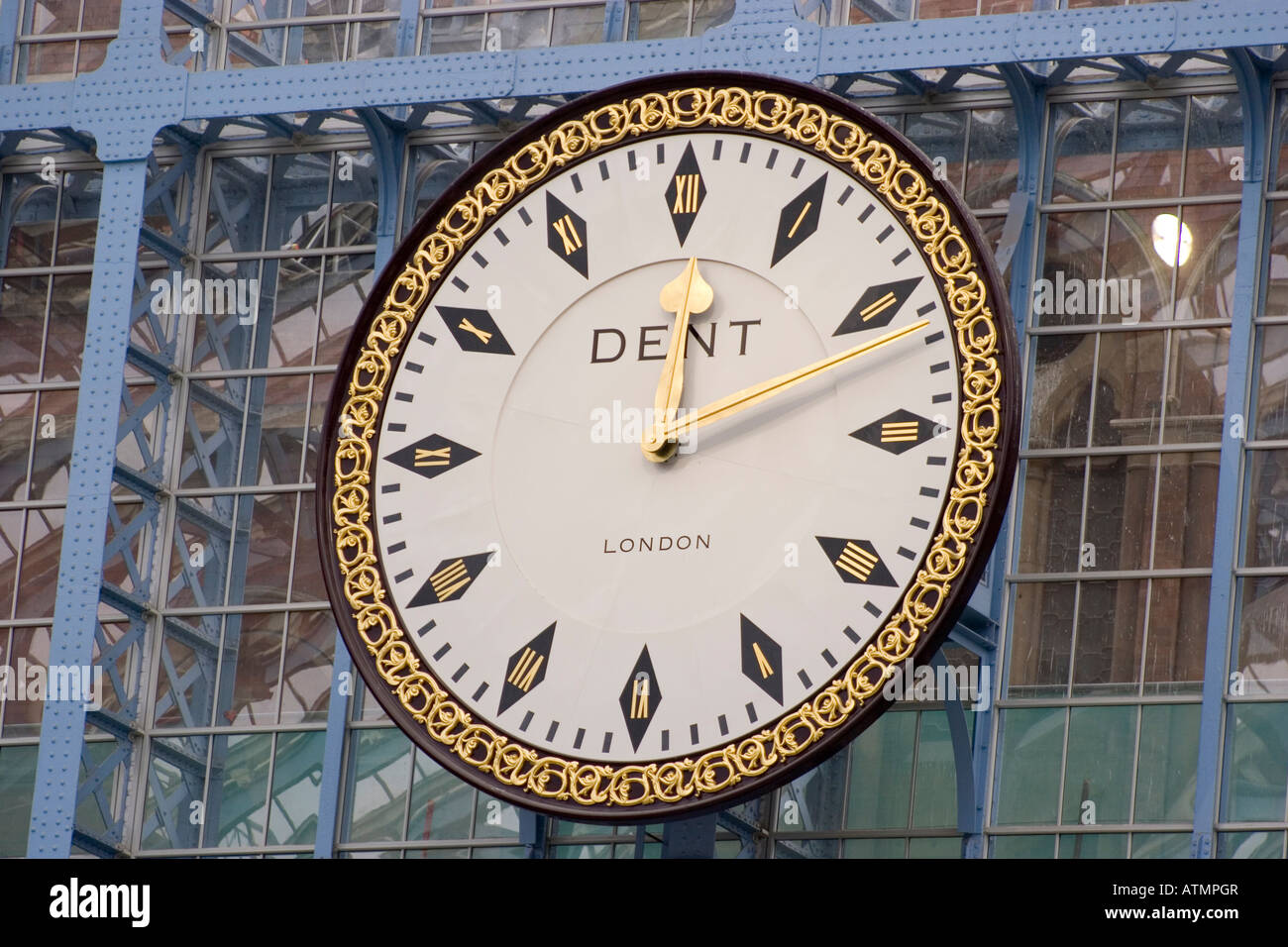 Dent-Uhr in die Barlow Schuppen Bahnhof St Pancras, Zentral-London Stockfoto