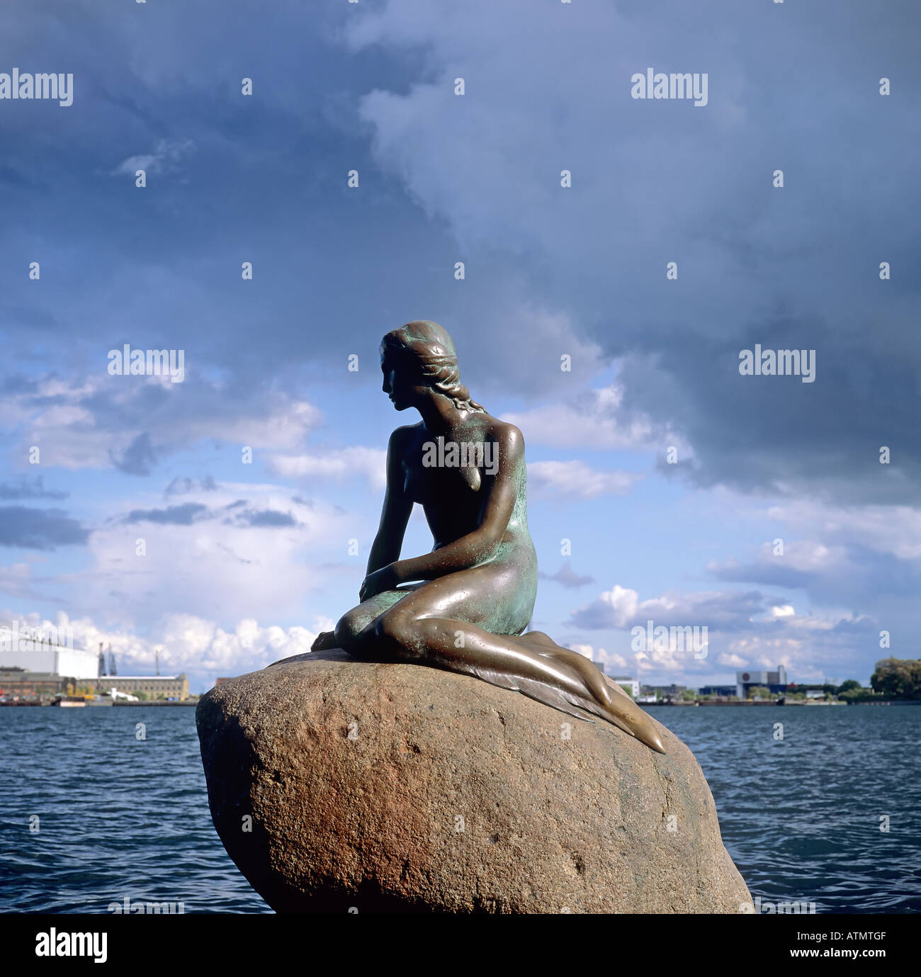 Die kleine Meerjungfrau, Bronzestatue von Edvard Eriksen 1913, Kopenhagen, Dänemark Stockfoto