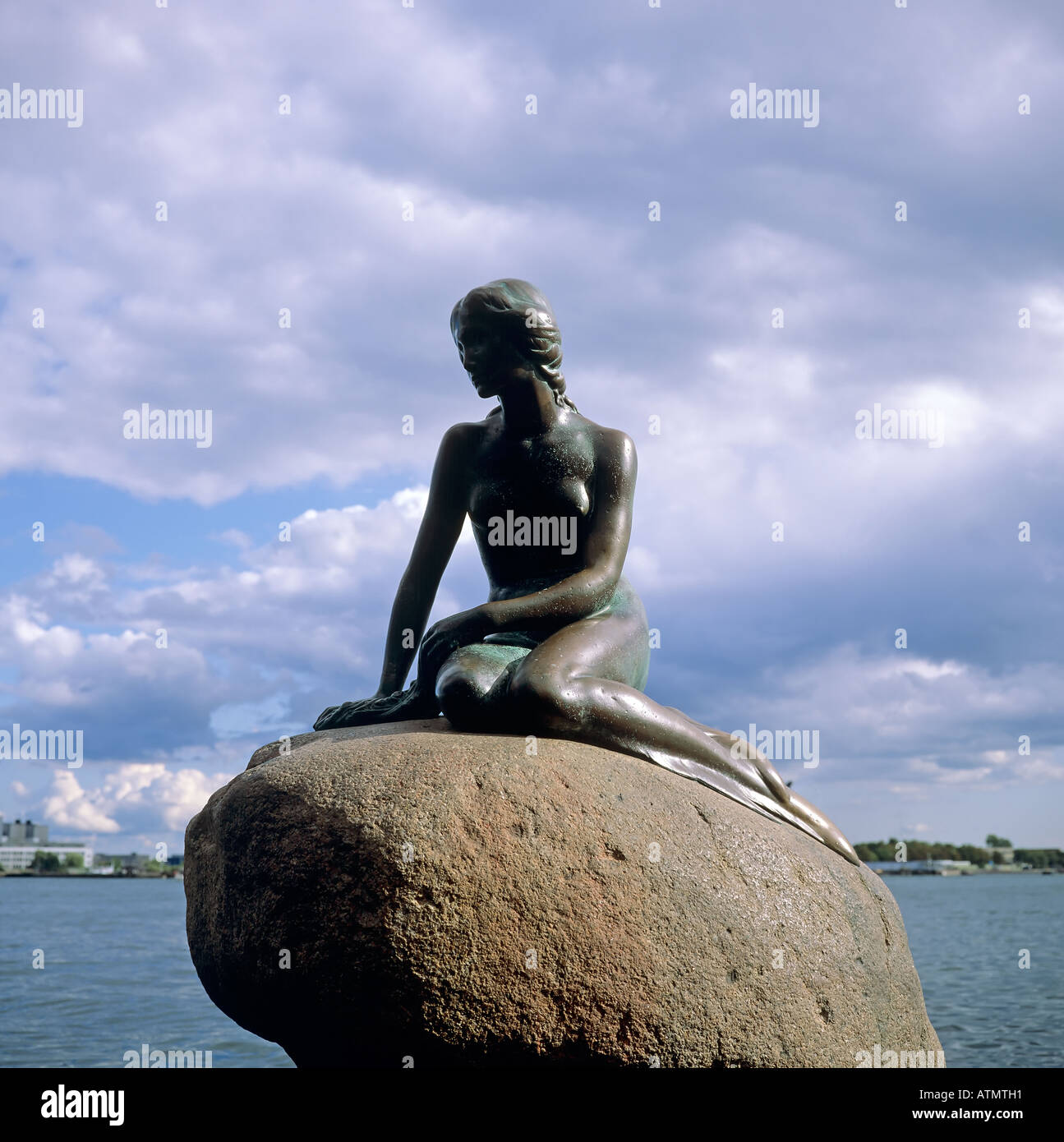 Die kleine Meerjungfrau, Bronzestatue von Edvard Eriksen 1913, Kopenhagen, Dänemark Stockfoto