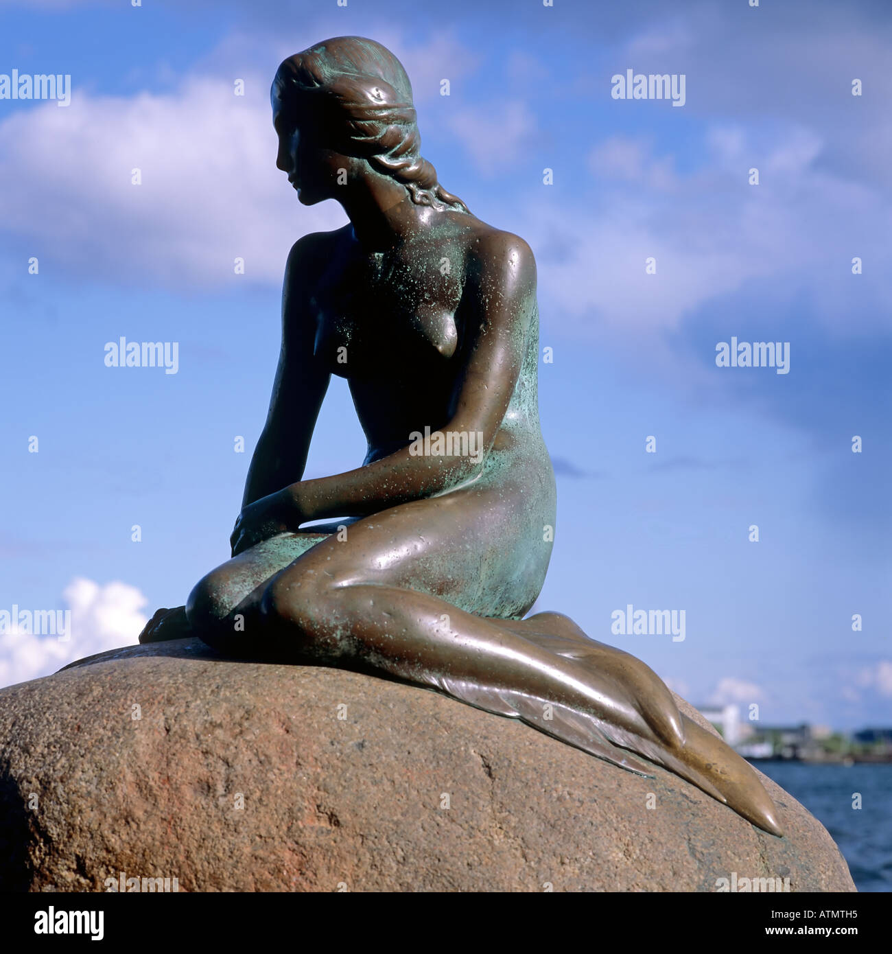 Die kleine Meerjungfrau, Bronzestatue von Edvard Eriksen 1913, Kopenhagen, Dänemark Stockfoto
