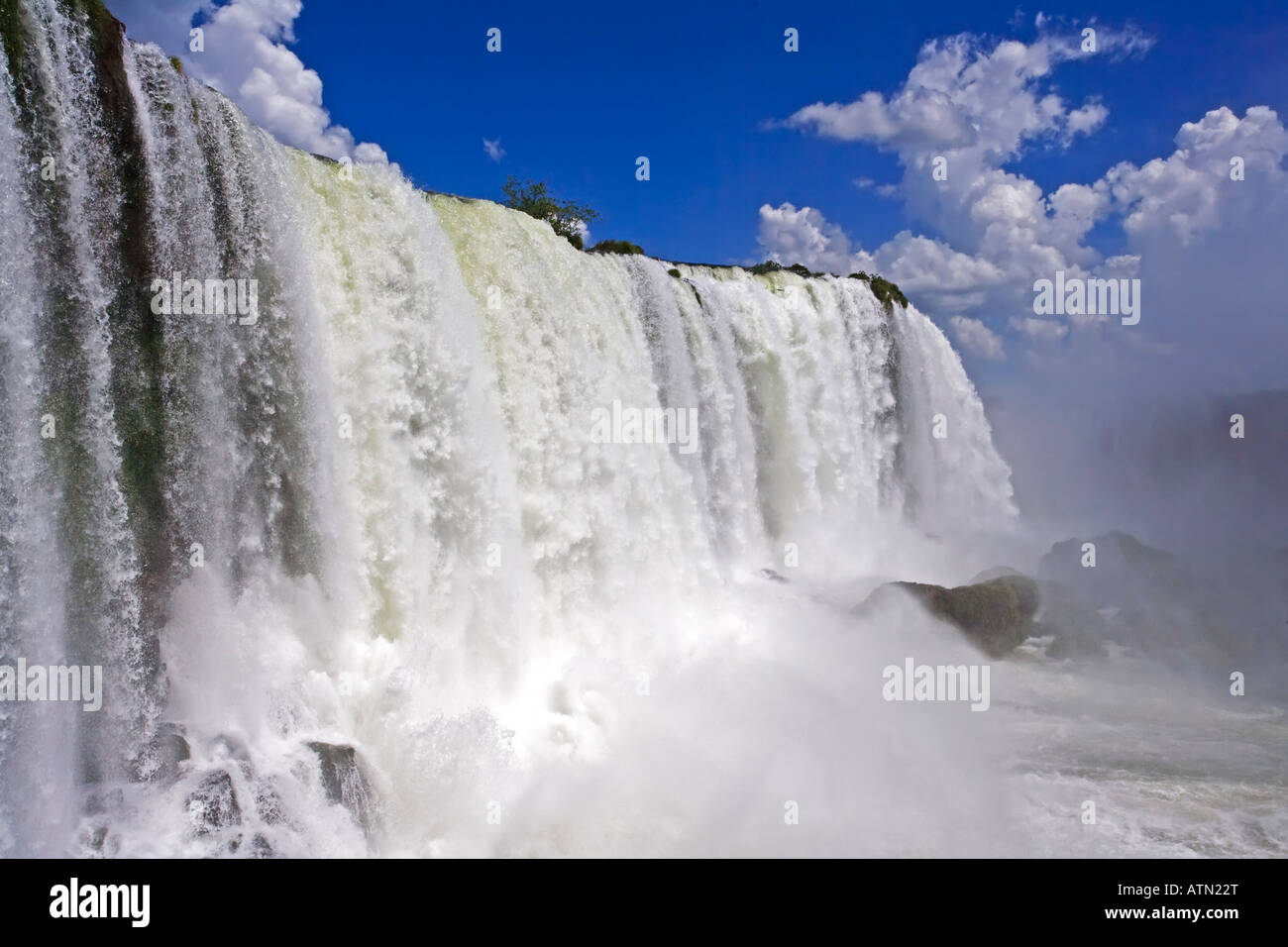Iguassu Falls ist die größte Serie von Wasserfällen auf dem Planeten befindet sich in Brasilien, Argentinien und Paraguay Stockfoto