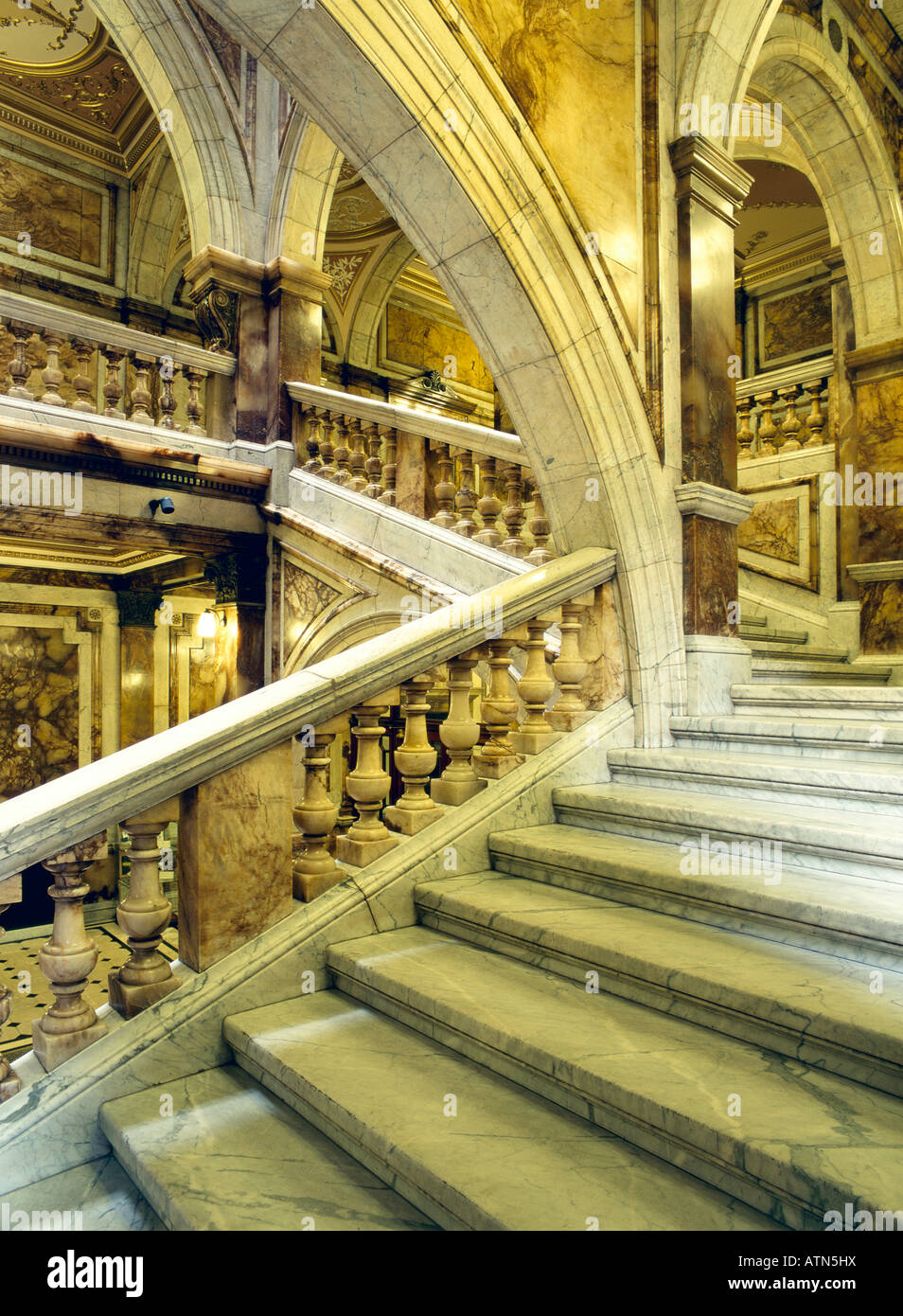 Glasgow City Chambers in George Square. Italienische zentrale Marmortreppe Interieur. Schottland, Großbritannien Stockfoto