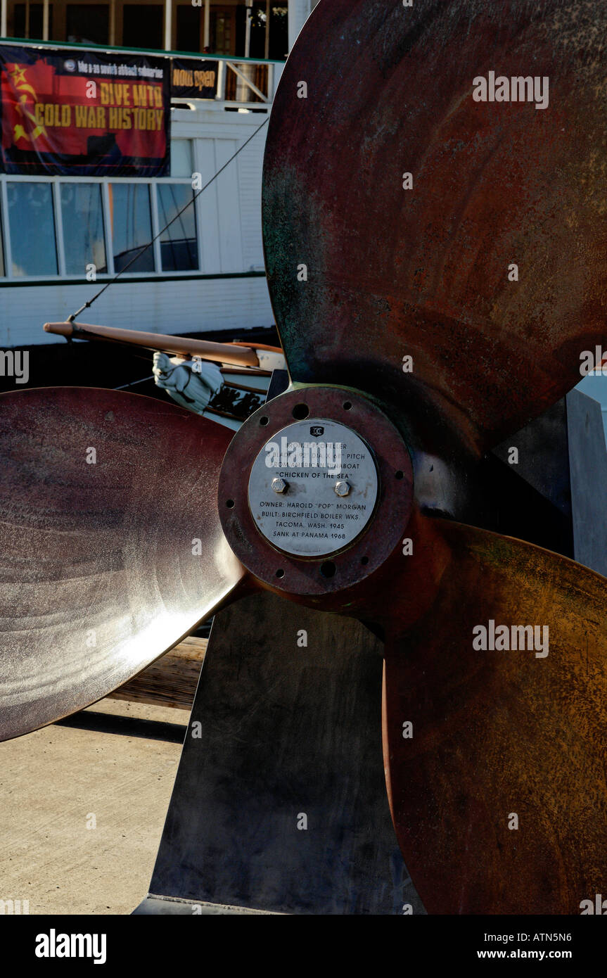 Das amerikanische Tunaboat Huhn des Meeres Bronze Propeller im Maritime Museum of San Diego in Kalifornien Stockfoto