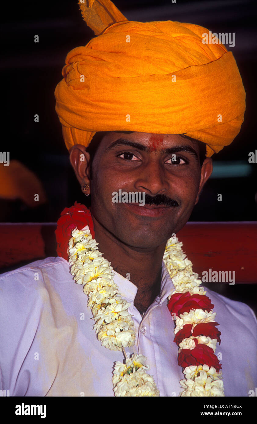 Porträt des Rajasthani Menschen in Safran turban Stockfoto