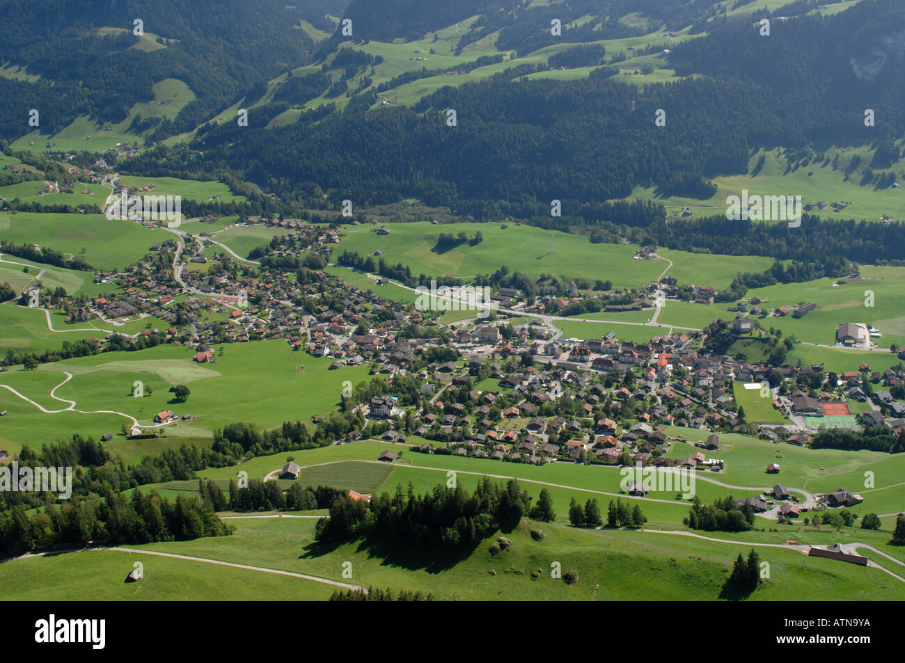 Blick auf Chateau d Oex von Lex Mévils Schweiz Stockfoto