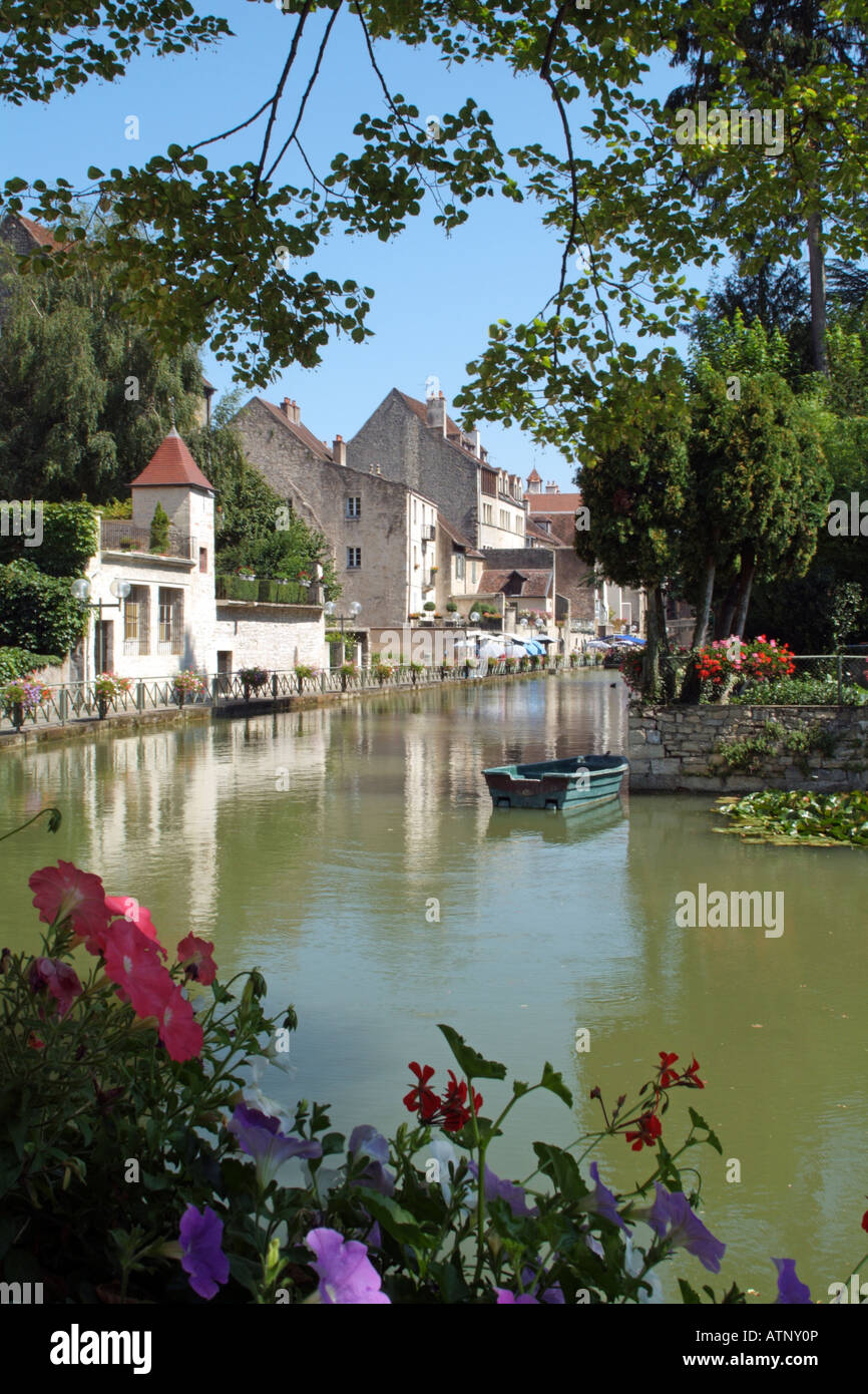 Die Historische Stadt Dole Und Fluss Doubs Es Den Rhein-Rhone-Kanal In