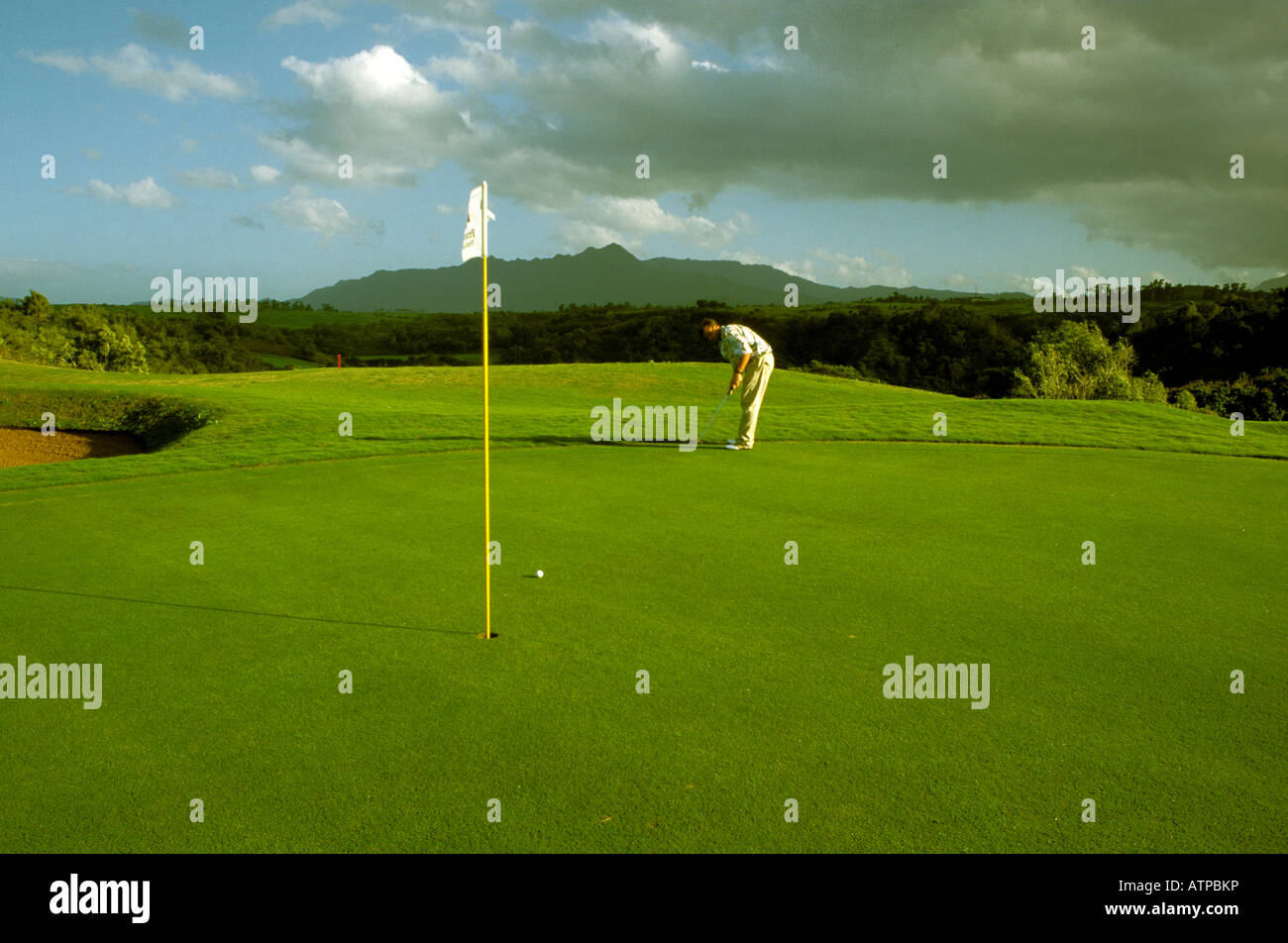 Sportmodell Golf HI Hawaii Kauai Princeville veröffentlicht Golf Fairways setzen Stockfoto