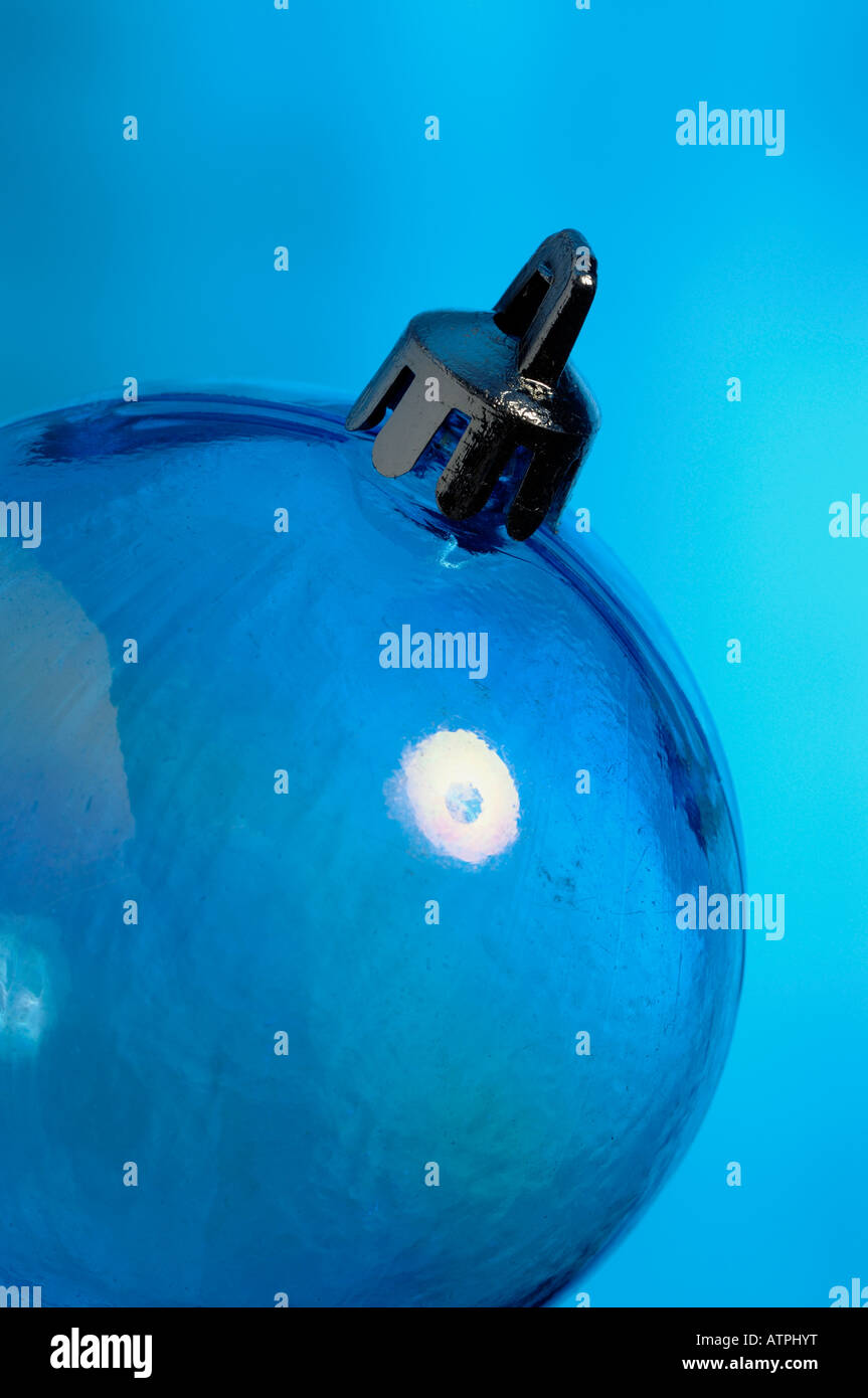 Blaue Weihnachtskugel Stockfoto