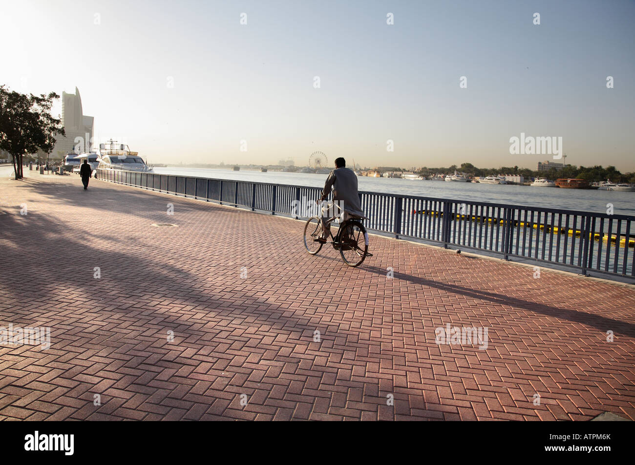 Auf seinem Weg nach Hause - Dubai Creek Stockfoto