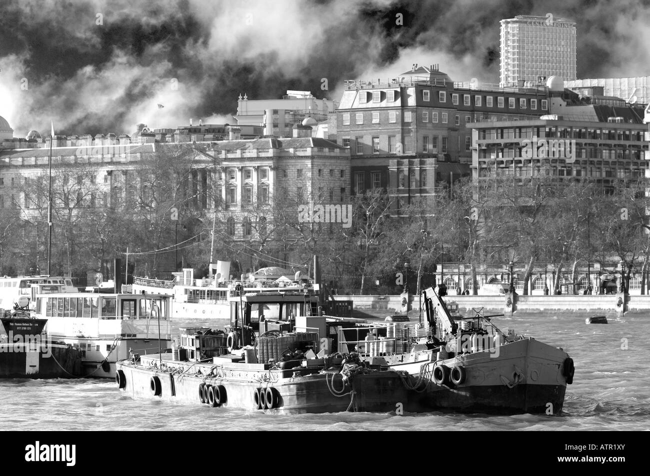 Themse, mit Blick auf victorial Damm, Hausboot, Boote, Wasser, london Stockfoto