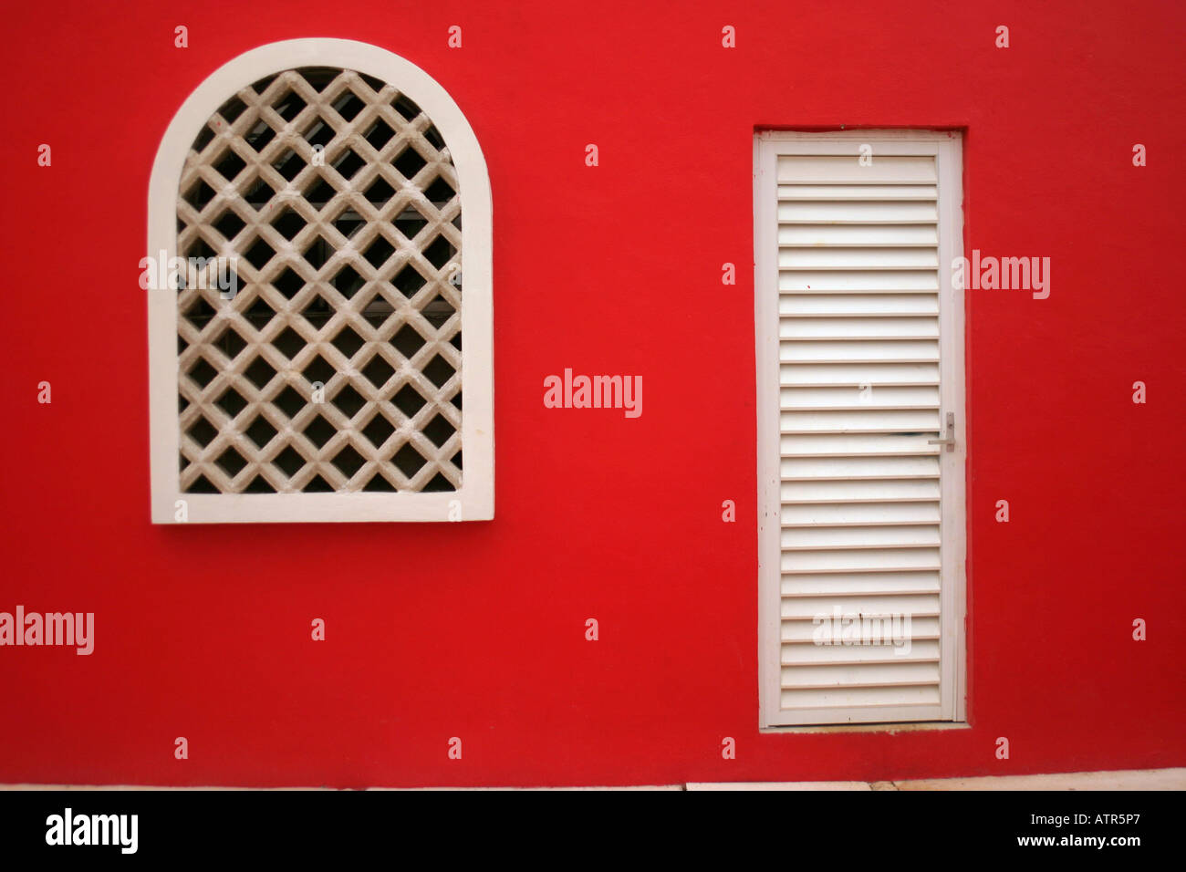 Ein roter mexikanischen Stilgebäude. Stockfoto