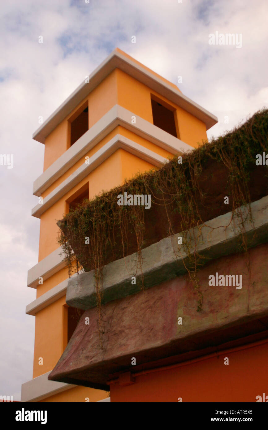 Ein gelber mexikanischen Stilgebäude. Stockfoto