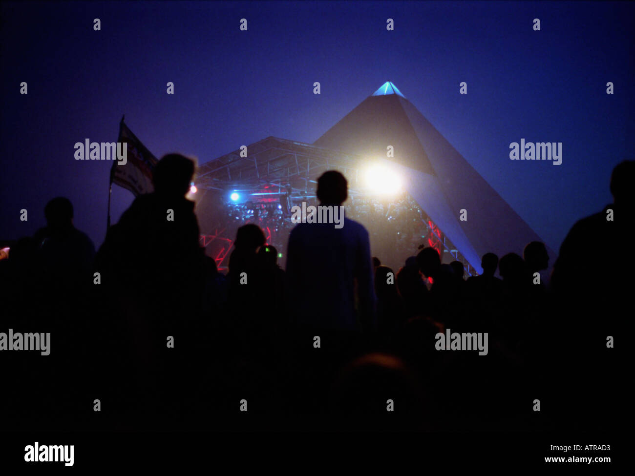 Lichter von der Pyramide Bühne Glastonbury Festival 2003 Stockfoto