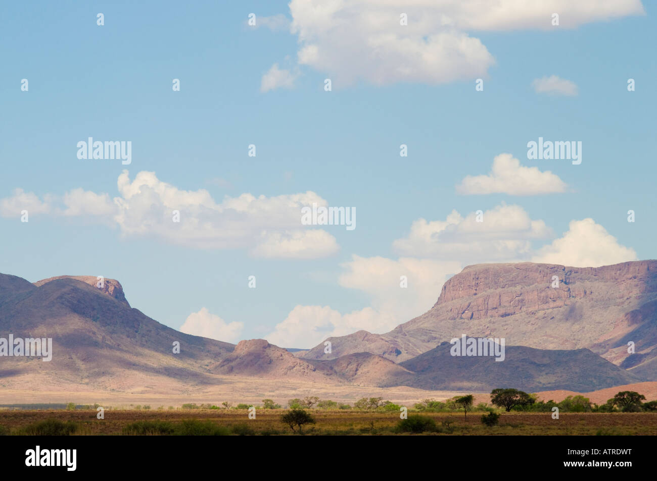 Berge in der Namib Wüste in Namibia Stockfoto Berge in der Namib Wüste in Namibia Stockfoto