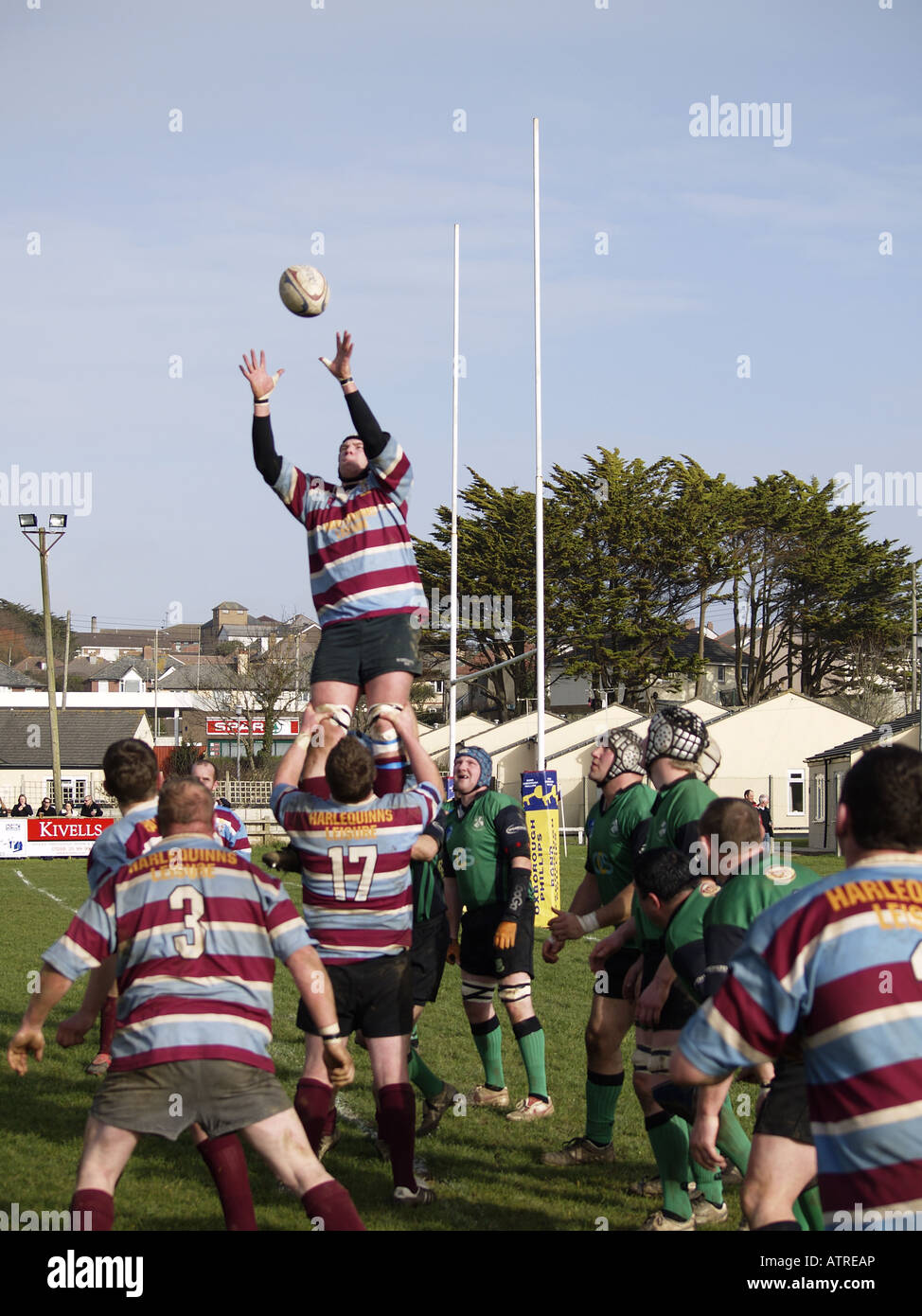 Amateur Rugby, Bude Vs Ivybridge. Line-Ausgang Stockfoto