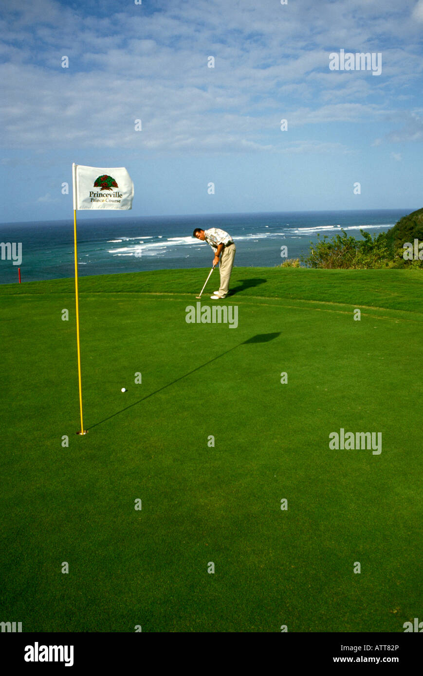 Sportmodell Golf HI Hawaii Kauai Princeville veröffentlicht Golf Fairways setzen Stockfoto