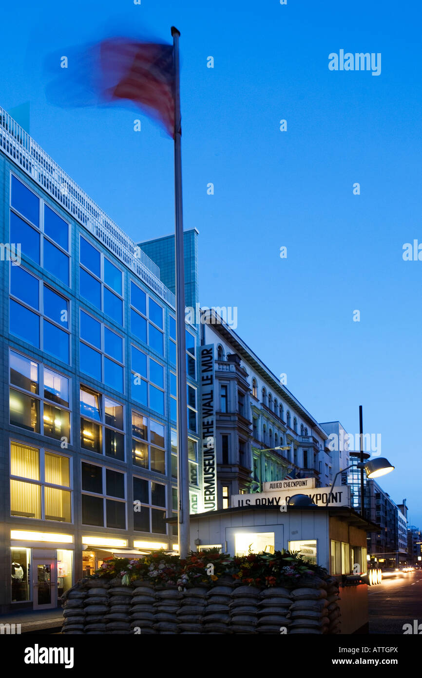 Monument Checkpoint Charlie in der Friedrichstraße, Berlin-Mitte, Berlin, Deutschland, Deuschland, Europa, EU Stockfoto