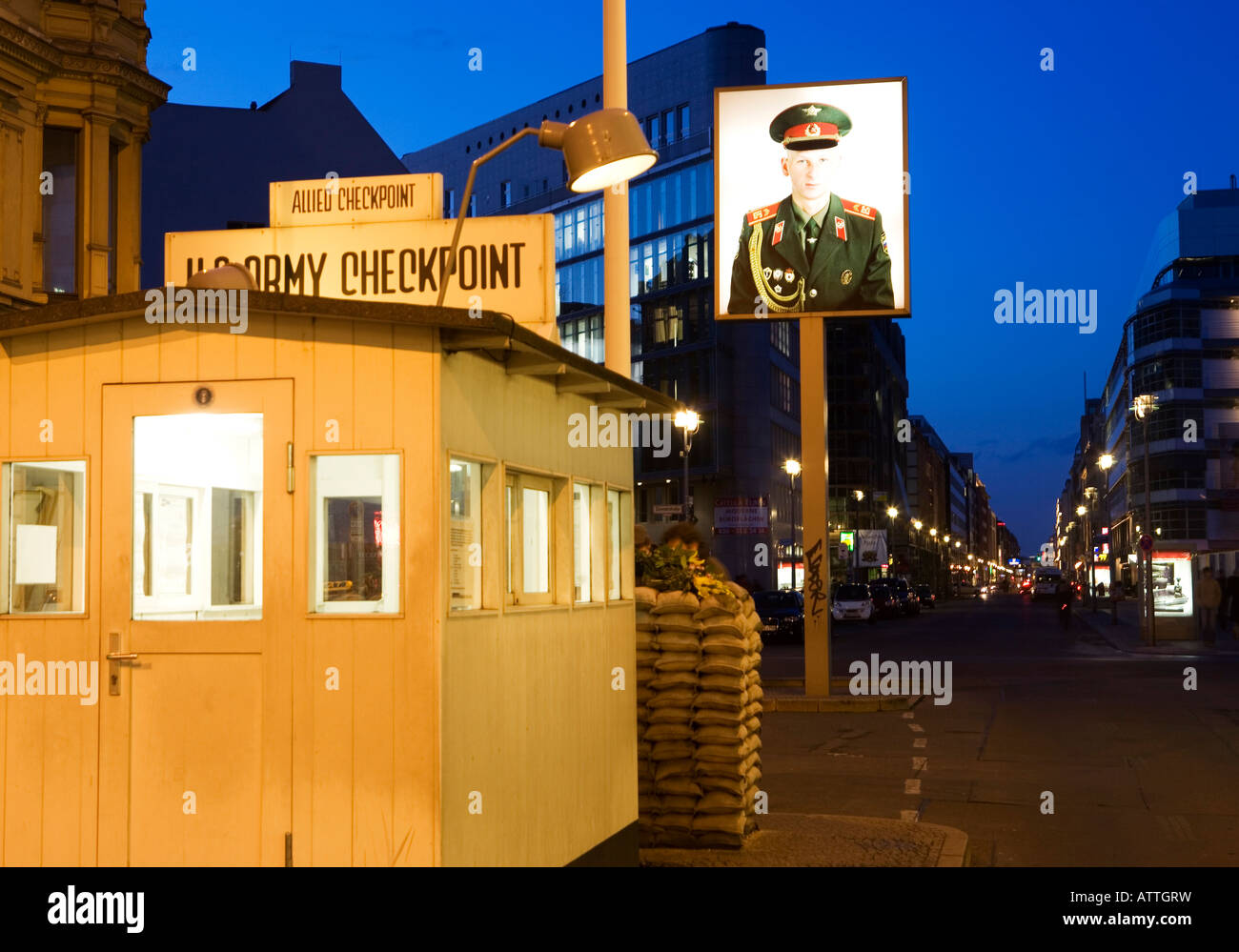 Monument Checkpoint Charlie in der Friedrichstraße, Berlin-Mitte, Berlin, Deutschland, Deuschland, Europa, EU Stockfoto