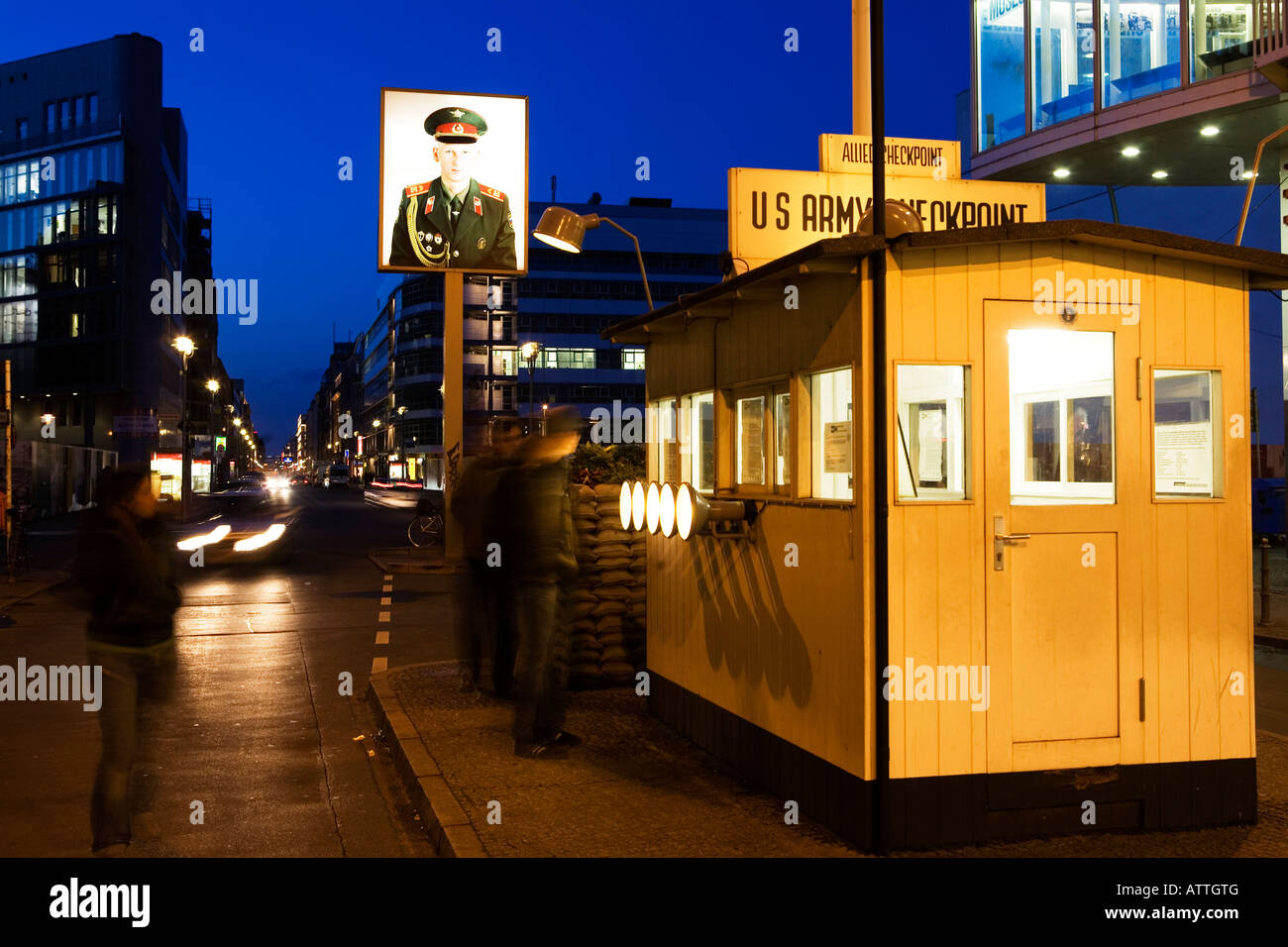 Checkpoint Charlie in der Friedrichstraße, Berlin-Mitte, Berlin, Deutschland, Deuschland, Europa, EU Stockfoto