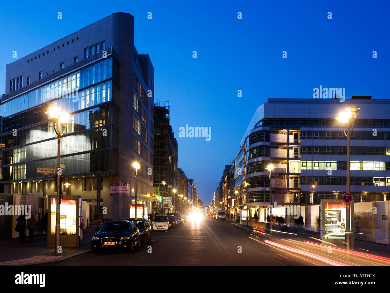 Friedrichstraße in der Abenddämmerung, Berlin-Mitte, Berlin, Deutschland, Deuschland, Europa, EU Stockfoto