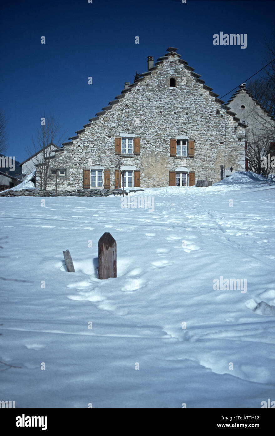 Haus mit typischen Treppengiebel in der Nähe von Villard de Lans Stockfoto