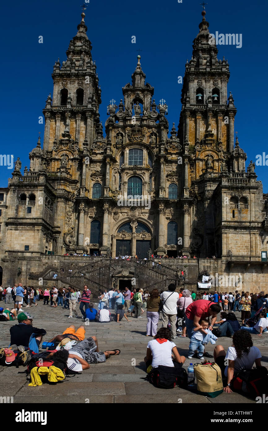 Kathedrale de Santiago De Compostela tagsüber mit Pilgern vor, Camino de Santiago, Galicien, Spanien, Europa, EU Stockfoto