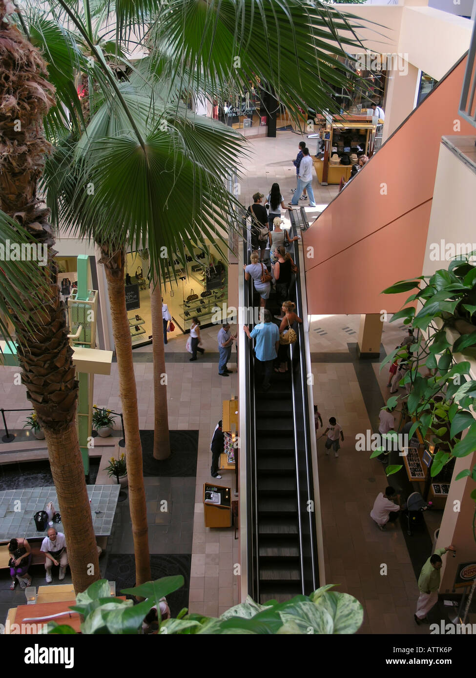 Santa Monica Place ist ein Einkaufszentrum in der Innenstadt von Santa Monica sehr Convinient Platz zum Parken ein Auto und machen Sie einen Spaziergang in 3 St. Stockfoto