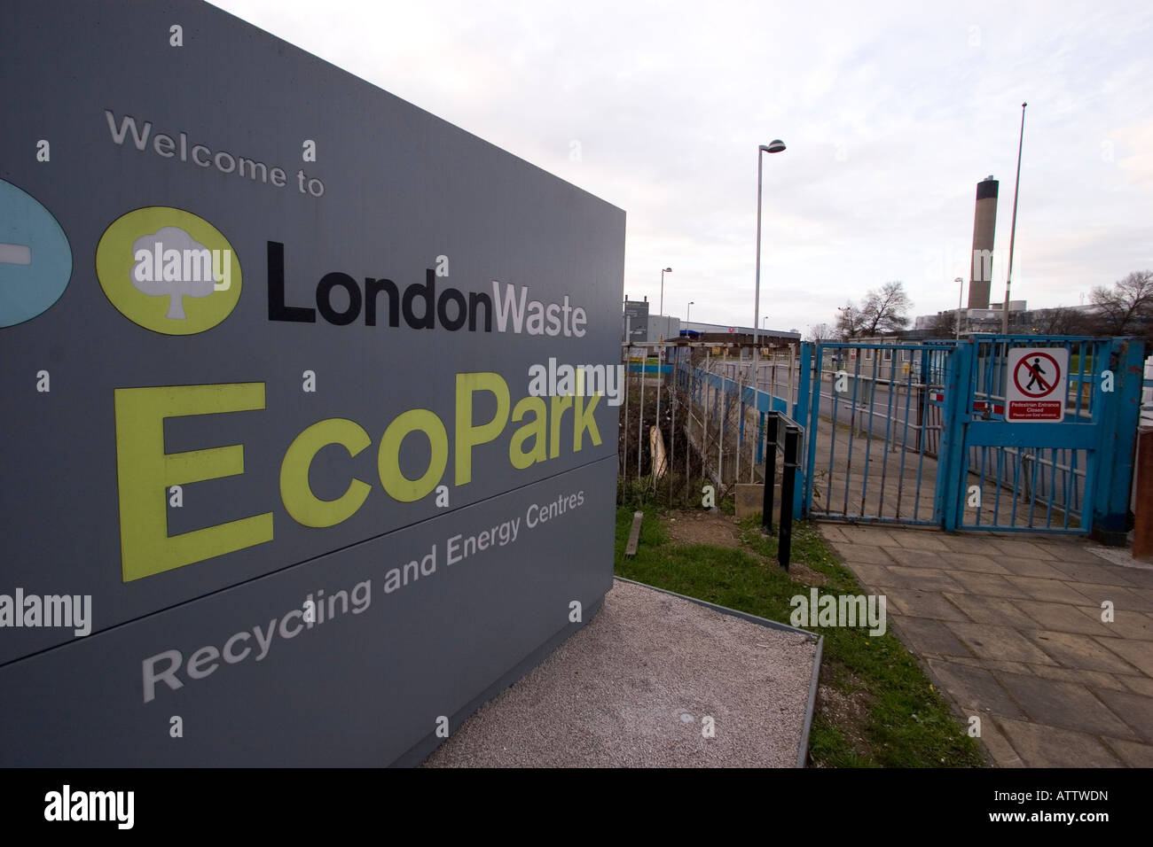 London-Abfall Ecopark recycling und Energie-Zentren mit Verbrennungsanlage Schornstein im Hintergrund Stockfoto