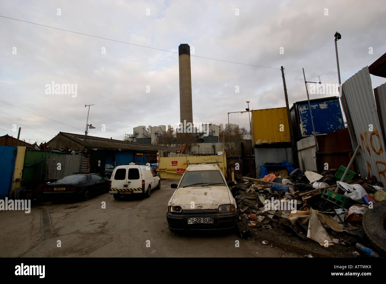 Müll gekippt vor Verbrennungsanlage Schornstein London Abfall Ecopark recycling und Energie-Zentren Stockfoto