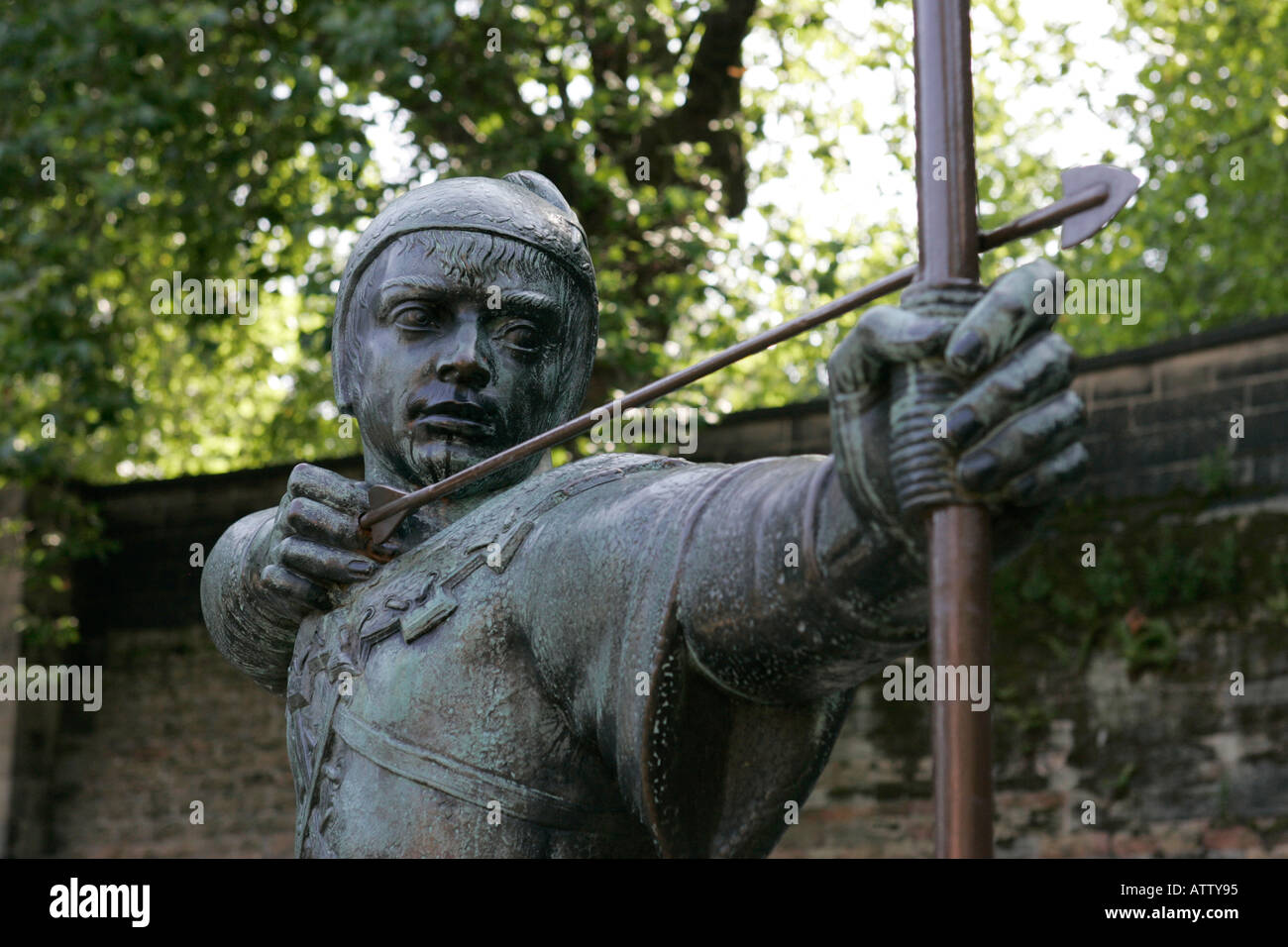 Robin Hood Schloss grüne Bronzestatue schließen sich Schloss Straße Nottingham england Stockfoto