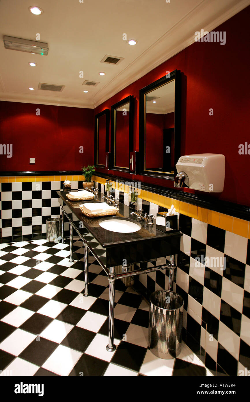 Bad WC Toilette Toiletten Becken Toilette Bordeaux Wand Bad WC Toilette Toiletten Becken Toilette Bordeaux Wand